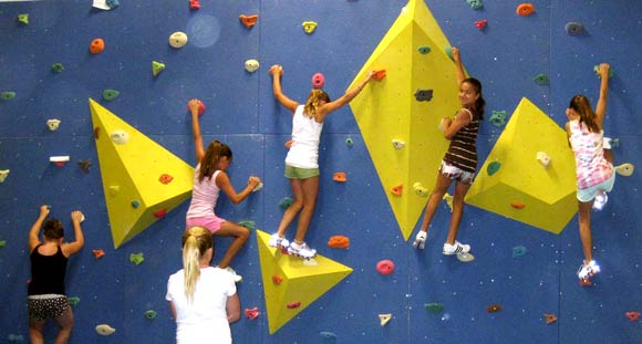 kids climbing modular wall with pyramid obstacles